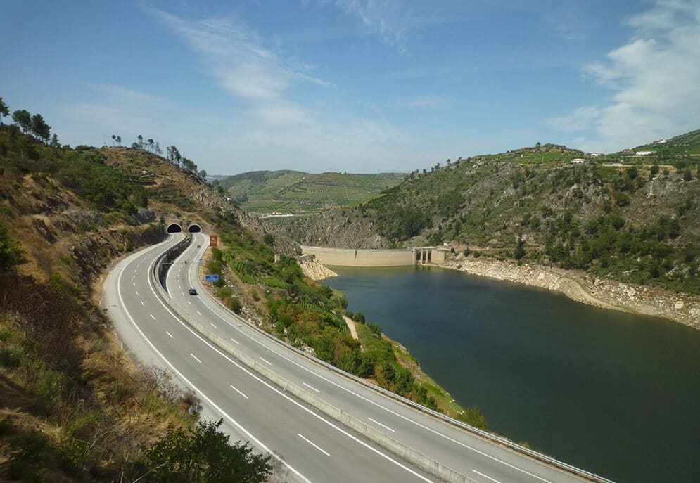 Motorway in North Portugal next to lake and mountains