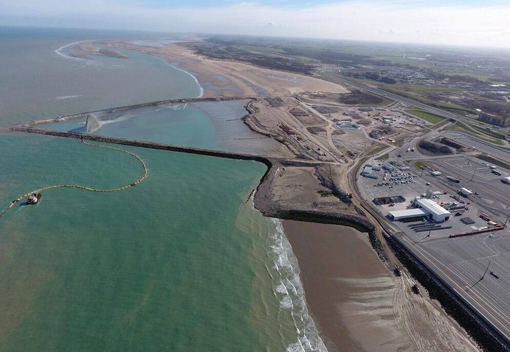 Aerial view of the port of Calais, Frances